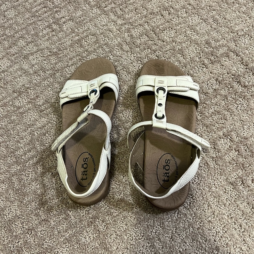 Like new Täos sandals